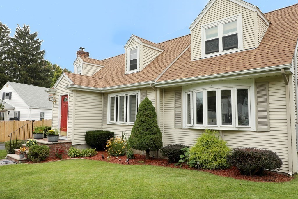 47 Windsor Road Norwood, MA 02062 - Photo 3 of 41 Gallery Image 3
