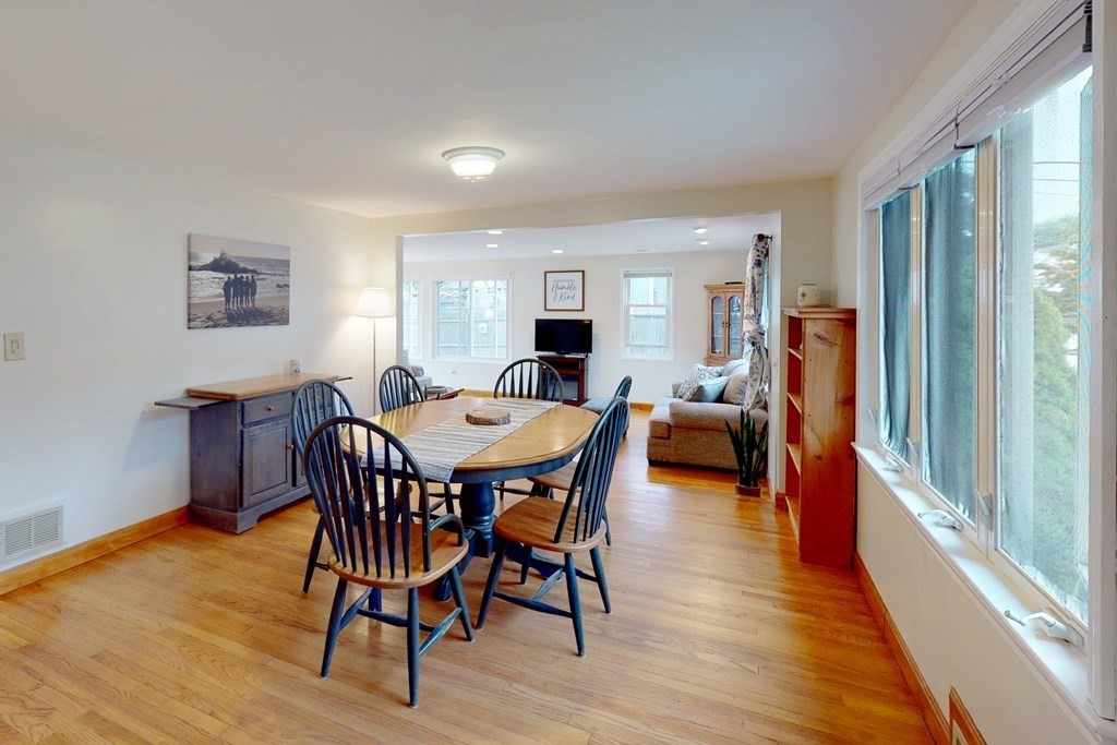 47 Windsor Road Norwood, MA 02062 - Photo 4 of 41 Gallery Image 4