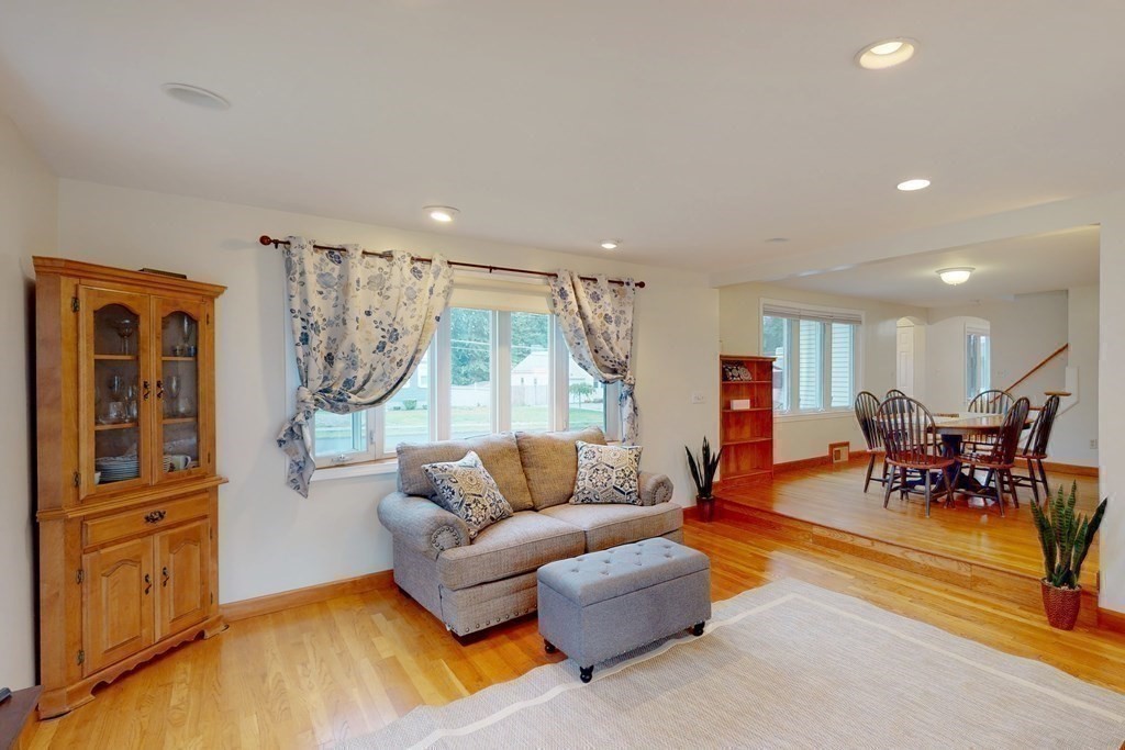 47 Windsor Road Norwood, MA 02062 - Photo 9 of 41 Gallery Image 9