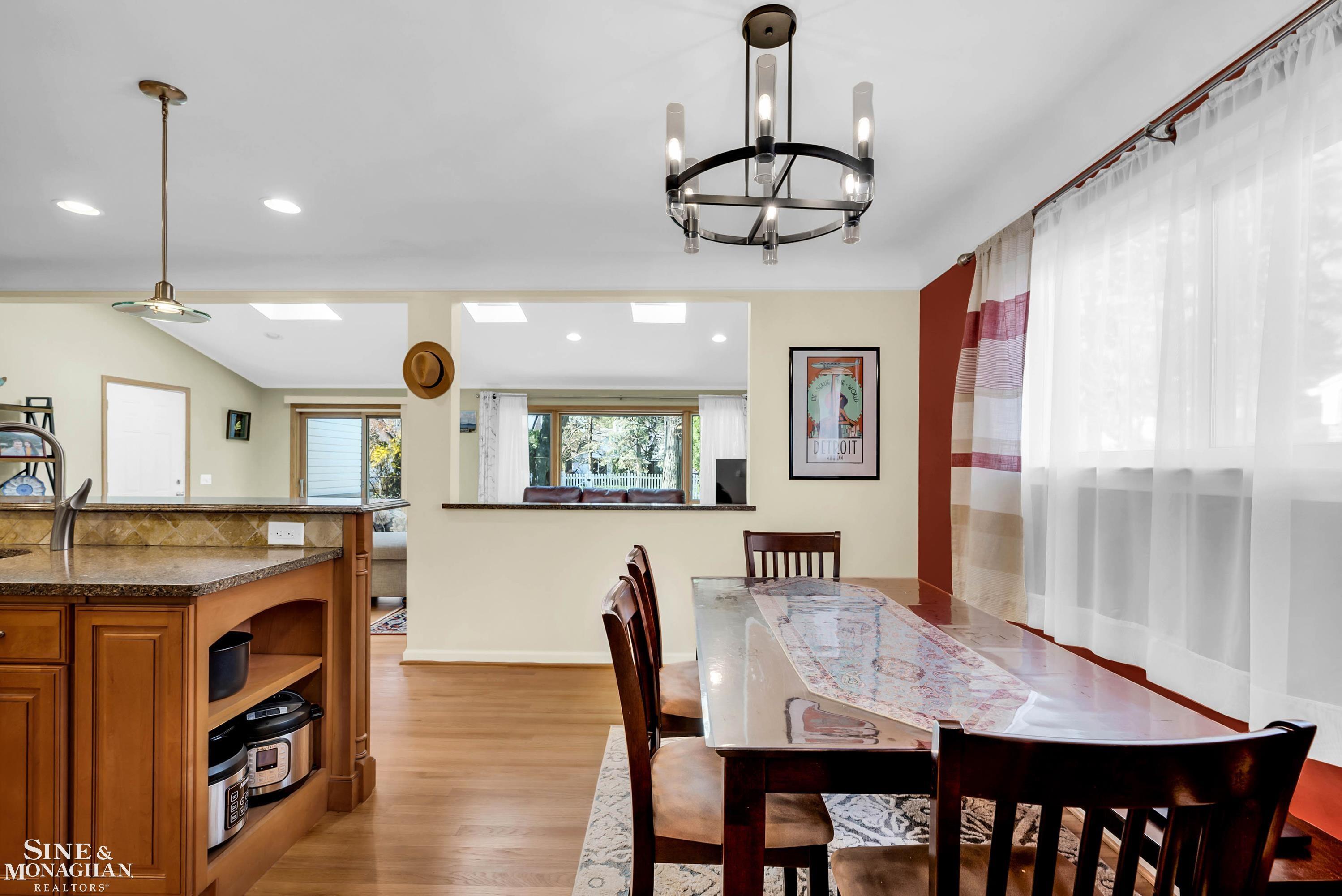 347 Ridgemont Road Grosse Pointe, MI 48236 - Photo 15 of 77 50139299-7c08dc5d-1481-4321-872d-1a4de3eef85a.JPG