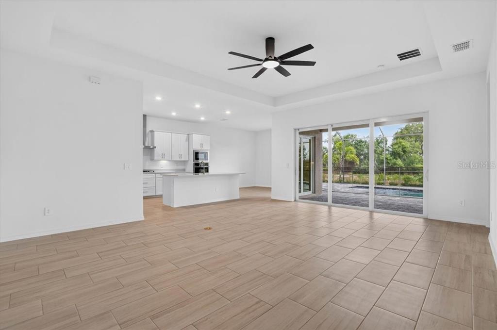 19219 Scallop Loop Lakewood Ranch, FL 34211 - Photo 4 of 27