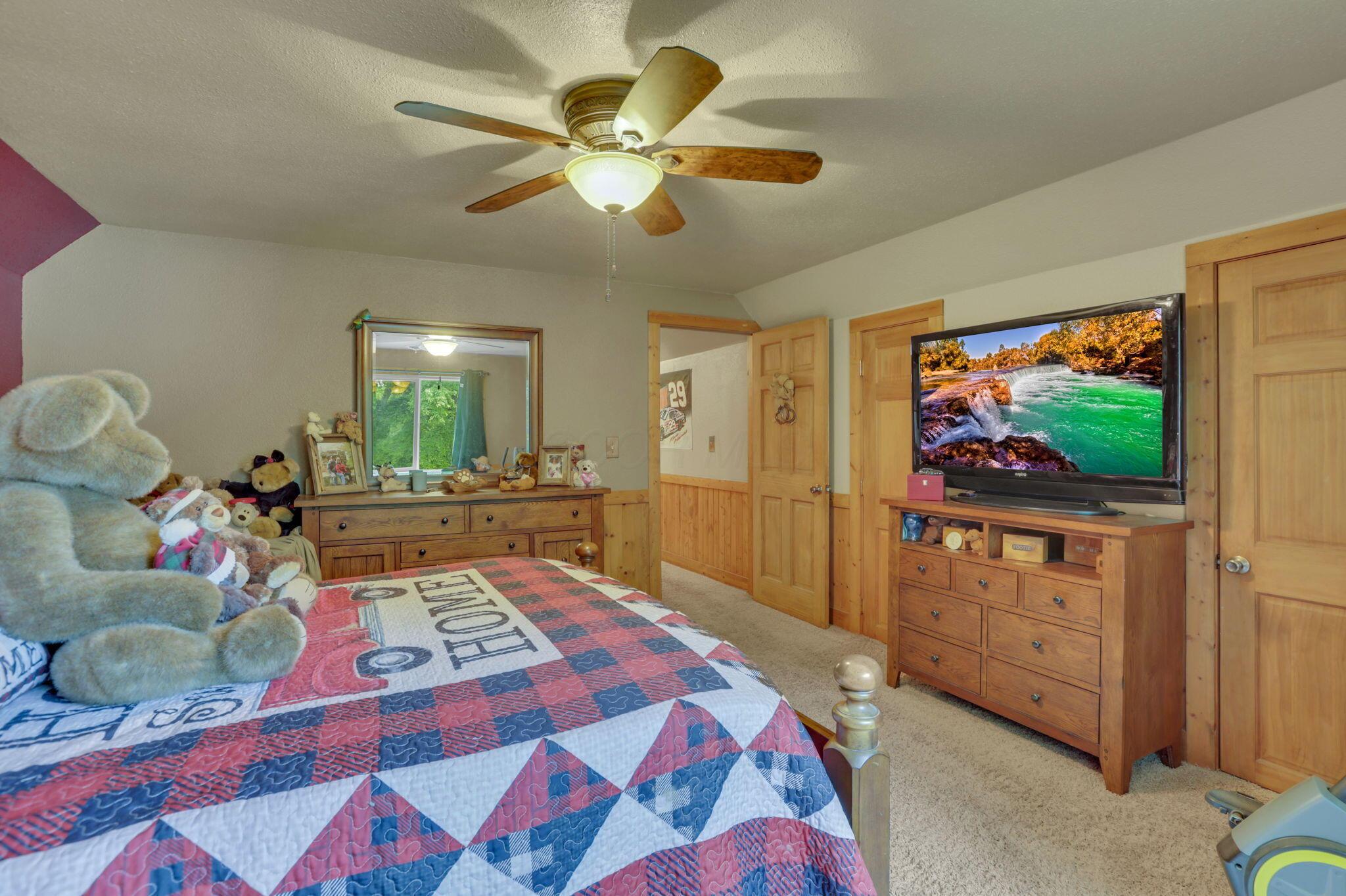 2530 Hamburg Road Southwest Lancaster, OH 43130 - Photo 29 of 51 2nd floor master bedroom