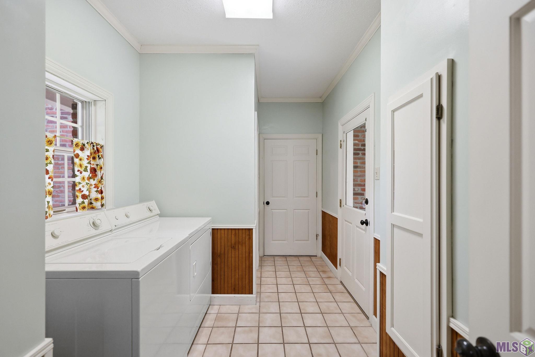 11629 East Brickyard Road Hammond, LA 70401 - Photo 28 of 34 laundry room