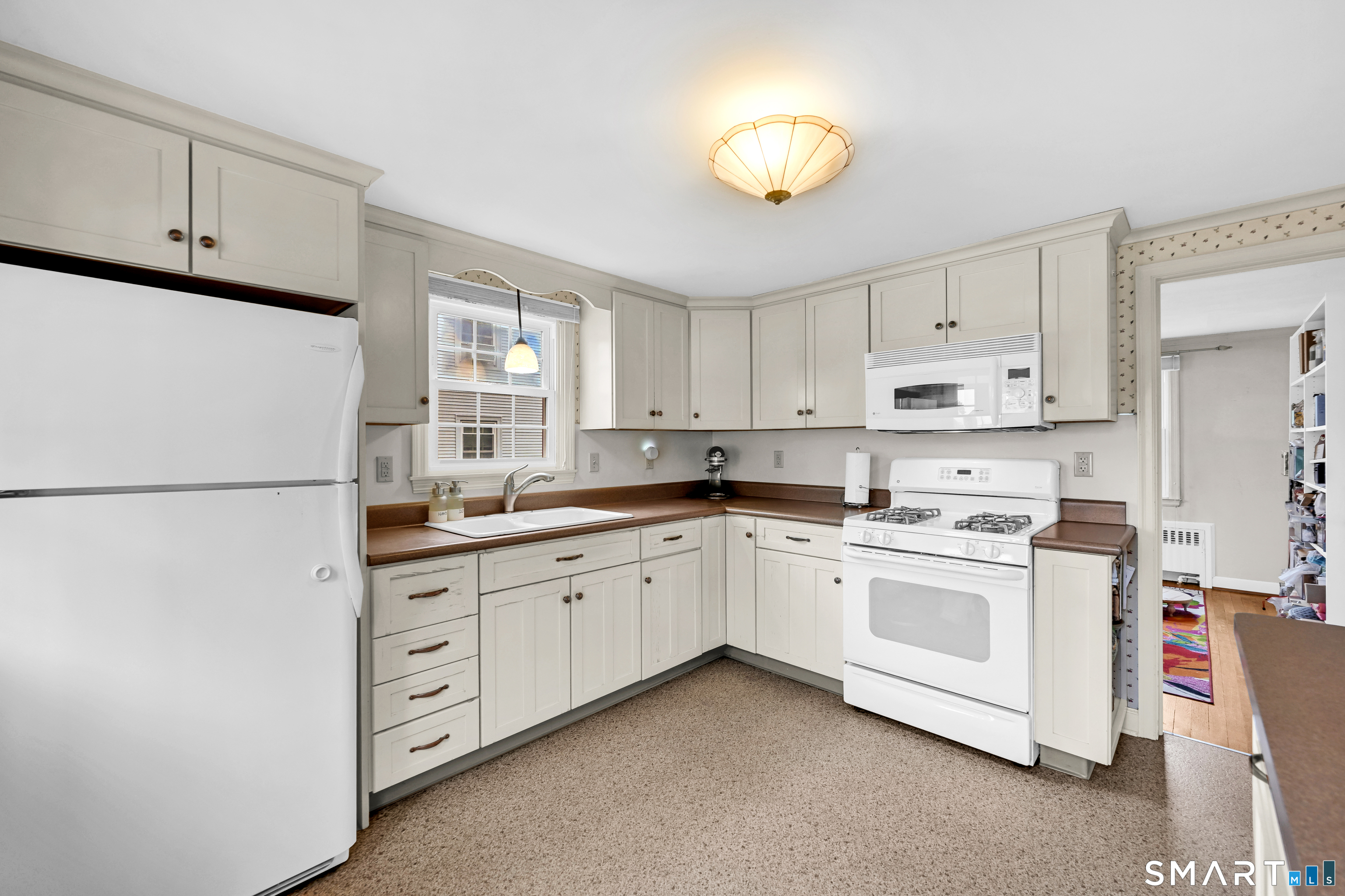 37 Chamberlain Road Wethersfield, CT 06109 - Photo 9 of 27