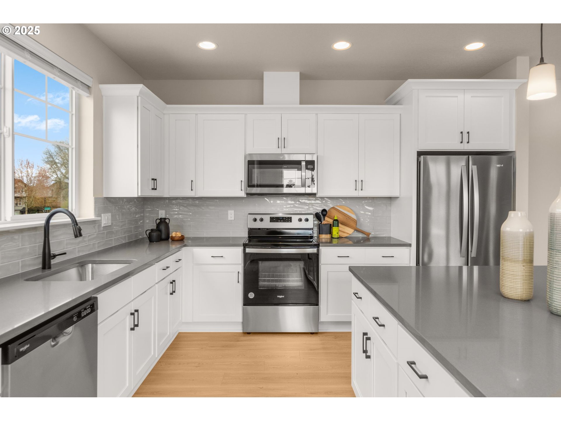 5153 Southeast Davis Road Hillsboro, OR 97123 - Photo 4 of 28 View