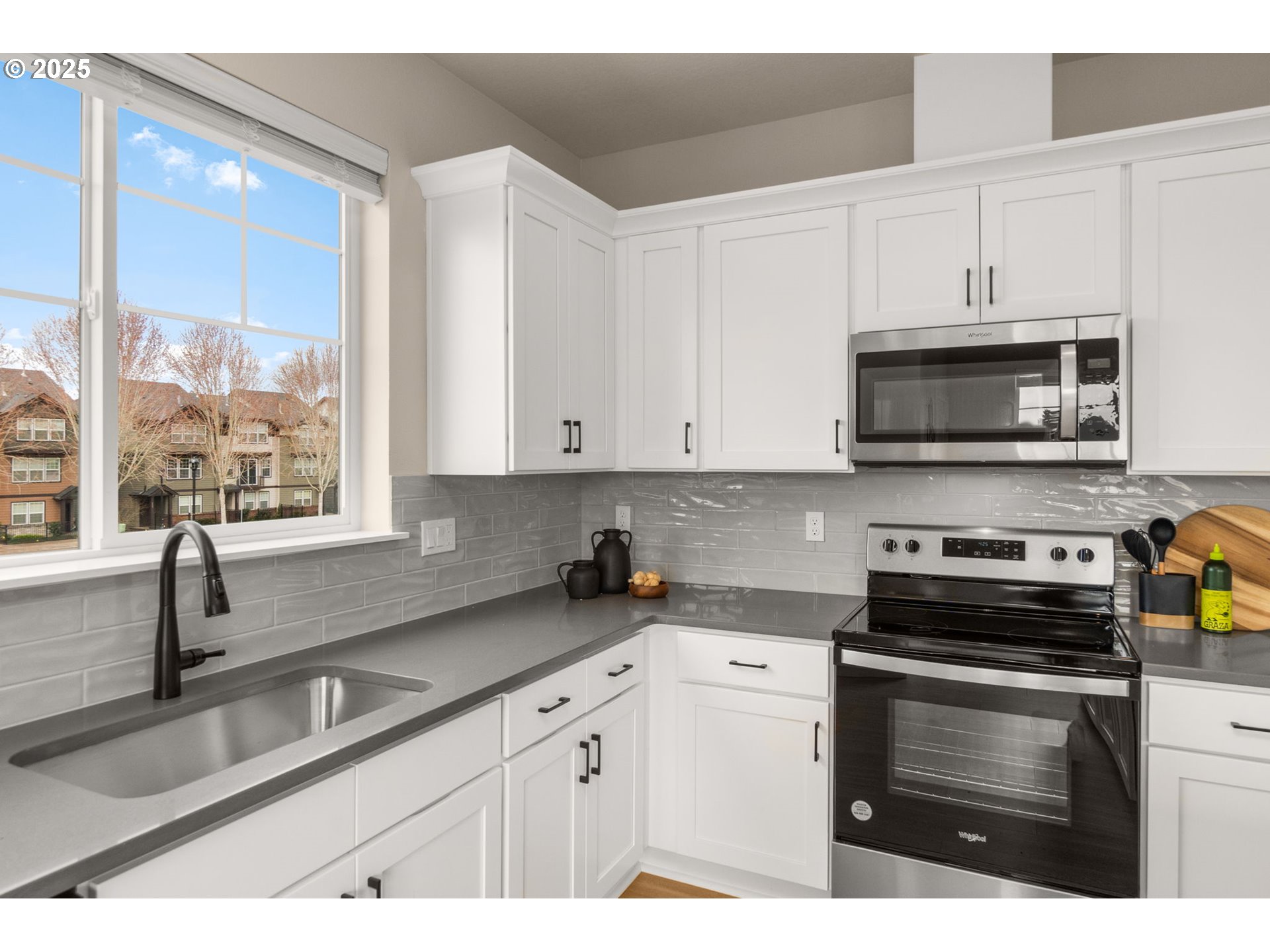 5153 Southeast Davis Road Hillsboro, OR 97123 - Photo 5 of 28