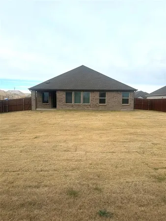 $2,500 | 655 Divine Gardens Drive, Lavon, TX 75166