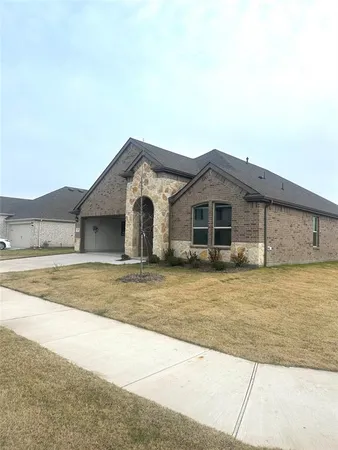 $2,500 | 655 Divine Gardens Drive, Lavon, TX 75166