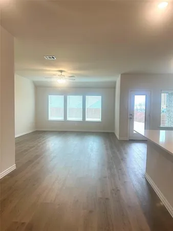 $2,500 | 655 Divine Gardens Drive, Lavon, TX 75166