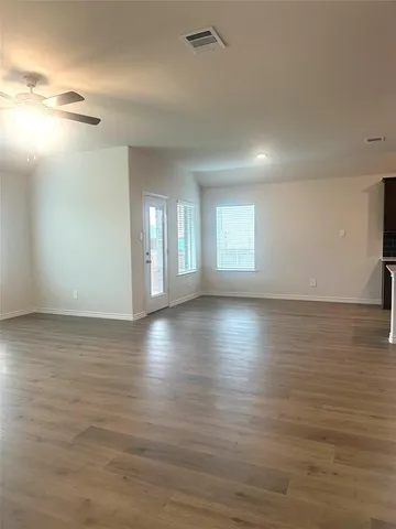 $2,500 | 655 Divine Gardens Drive, Lavon, TX 75166