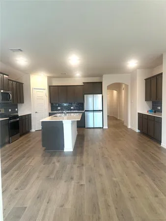 $2,500 | 655 Divine Gardens Drive, Lavon, TX 75166