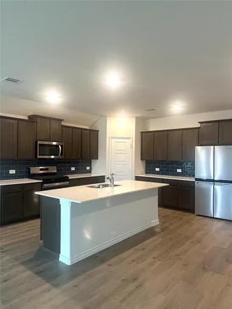 $2,500 | 655 Divine Gardens Drive, Lavon, TX 75166