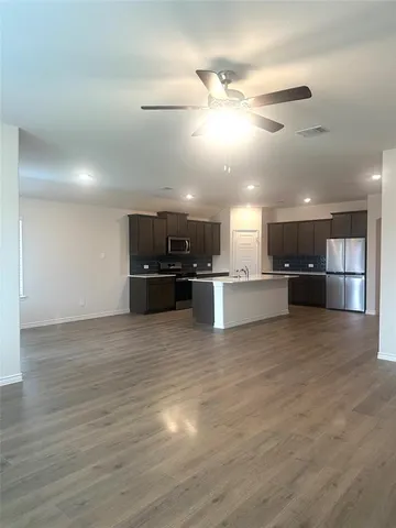 $2,500 | 655 Divine Gardens Drive, Lavon, TX 75166