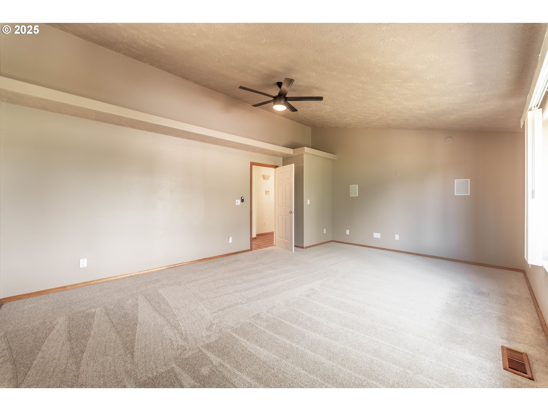 37455 Emerald Cascade Street Sandy, OR 97055 - Photo 15 of 46 Family Room