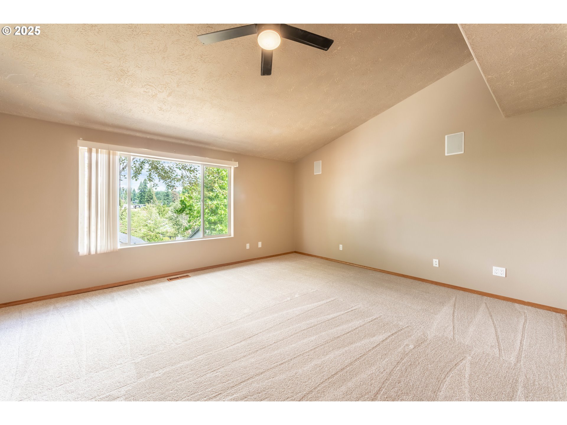 37455 Emerald Cascade Street Sandy, OR 97055 - Photo 16 of 46 Family Room