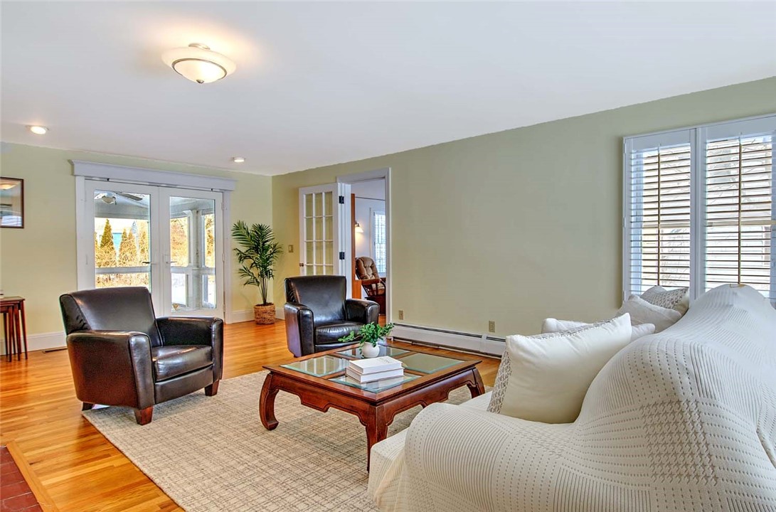 11 Elton Road Barrington, RI 02806 - Photo 4 of 43