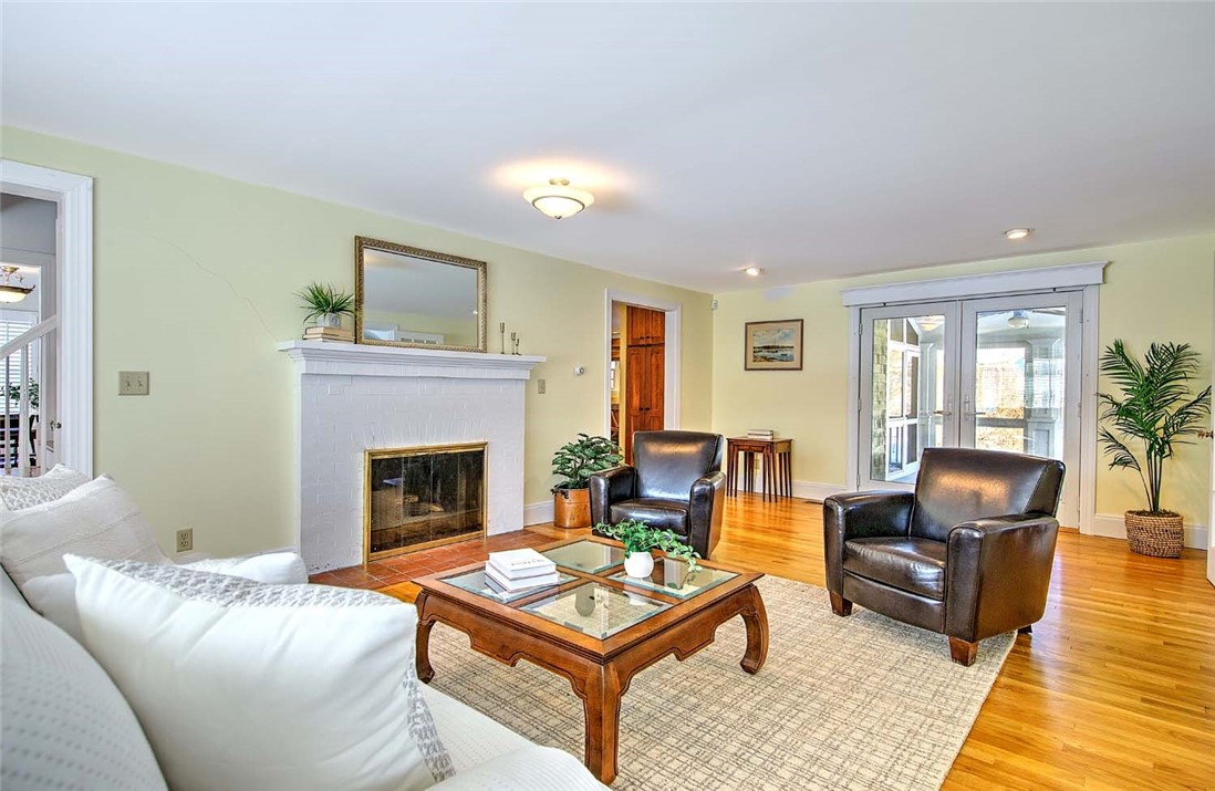 11 Elton Road Barrington, RI 02806 - Photo 5 of 43