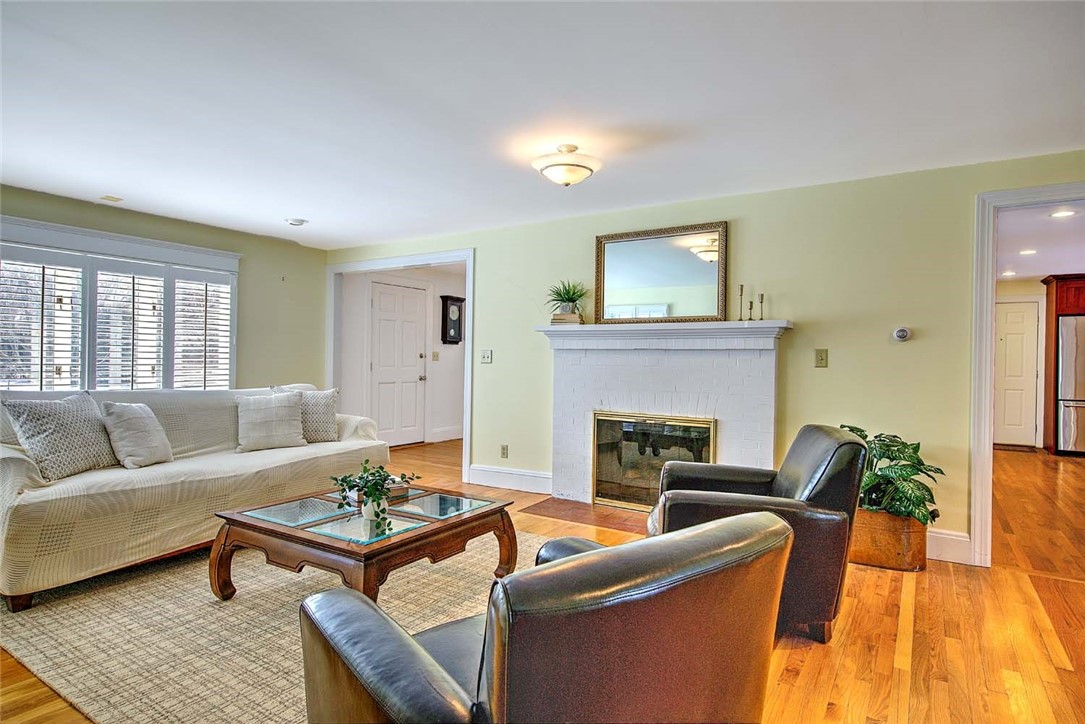 11 Elton Road Barrington, RI 02806 - Photo 6 of 43