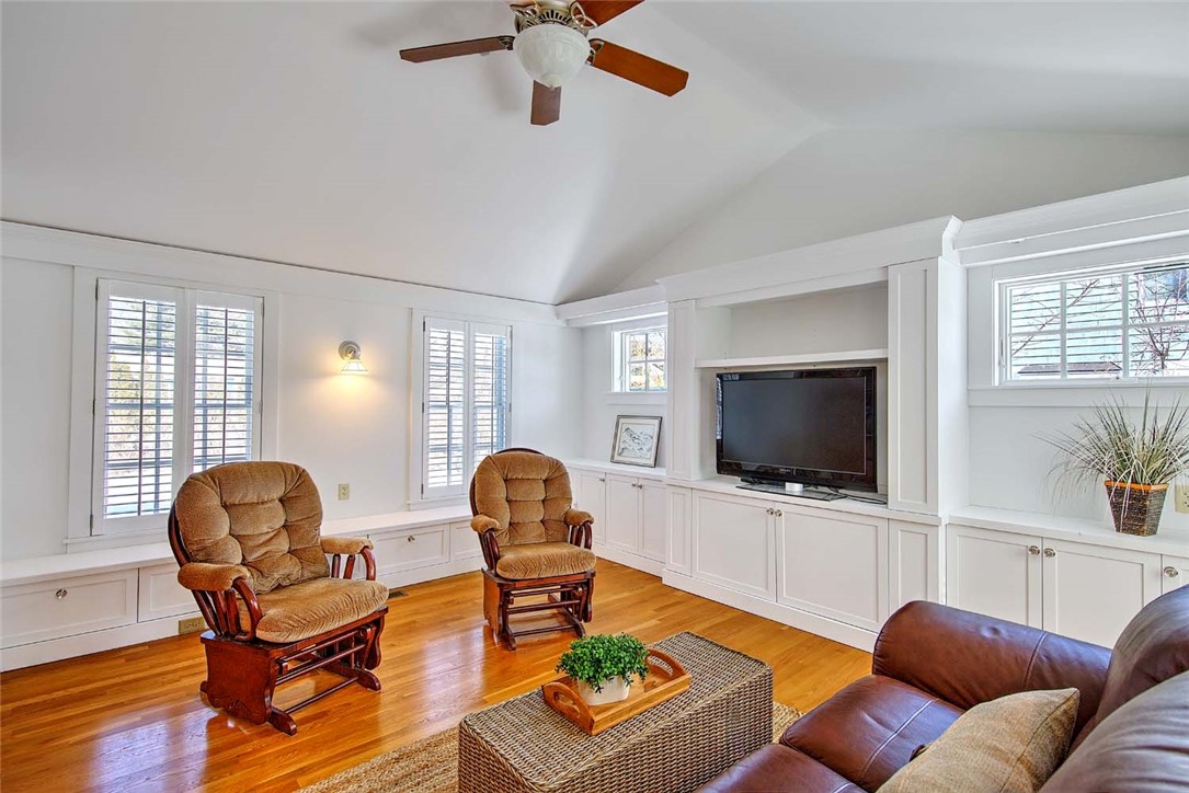 11 Elton Road Barrington, RI 02806 - Photo 9 of 43