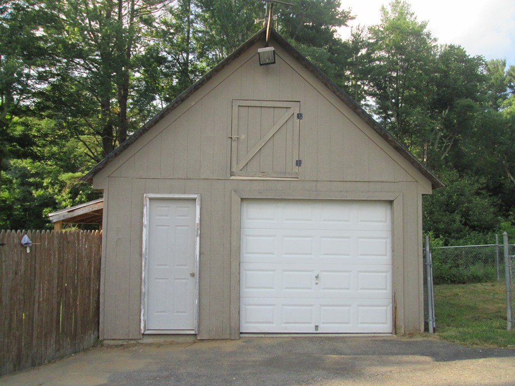 97 Meadow Road Spencer, MA 01562 - Photo 3 of 13 Gallery Image 3