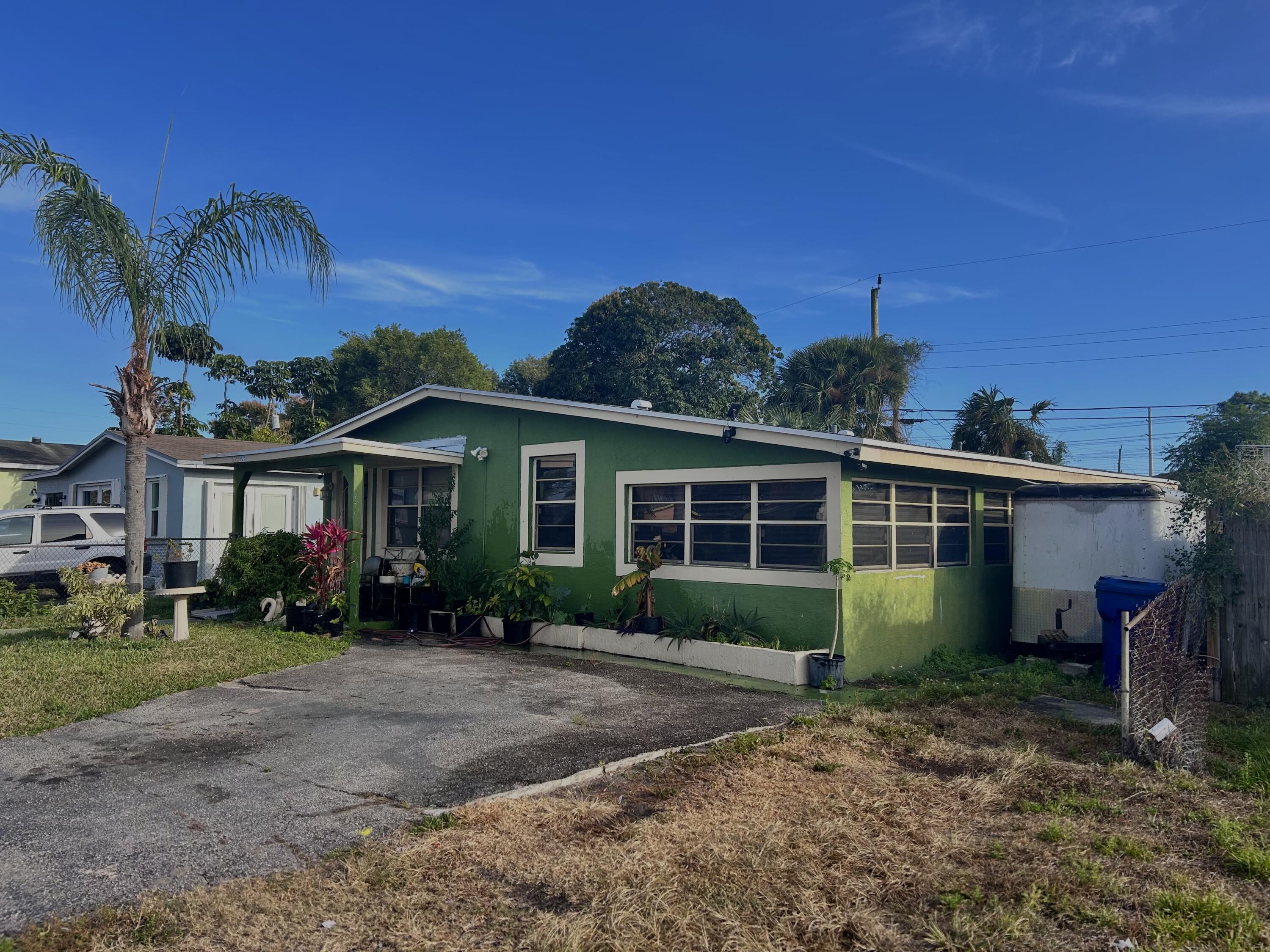 925 West 3rd Street Riviera Beach, FL 33404 - Photo 3 of 18 IMG_7748