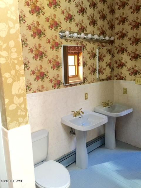 643 Whipporwill Drive Bushkill, PA 18324 - Photo 6 of 13