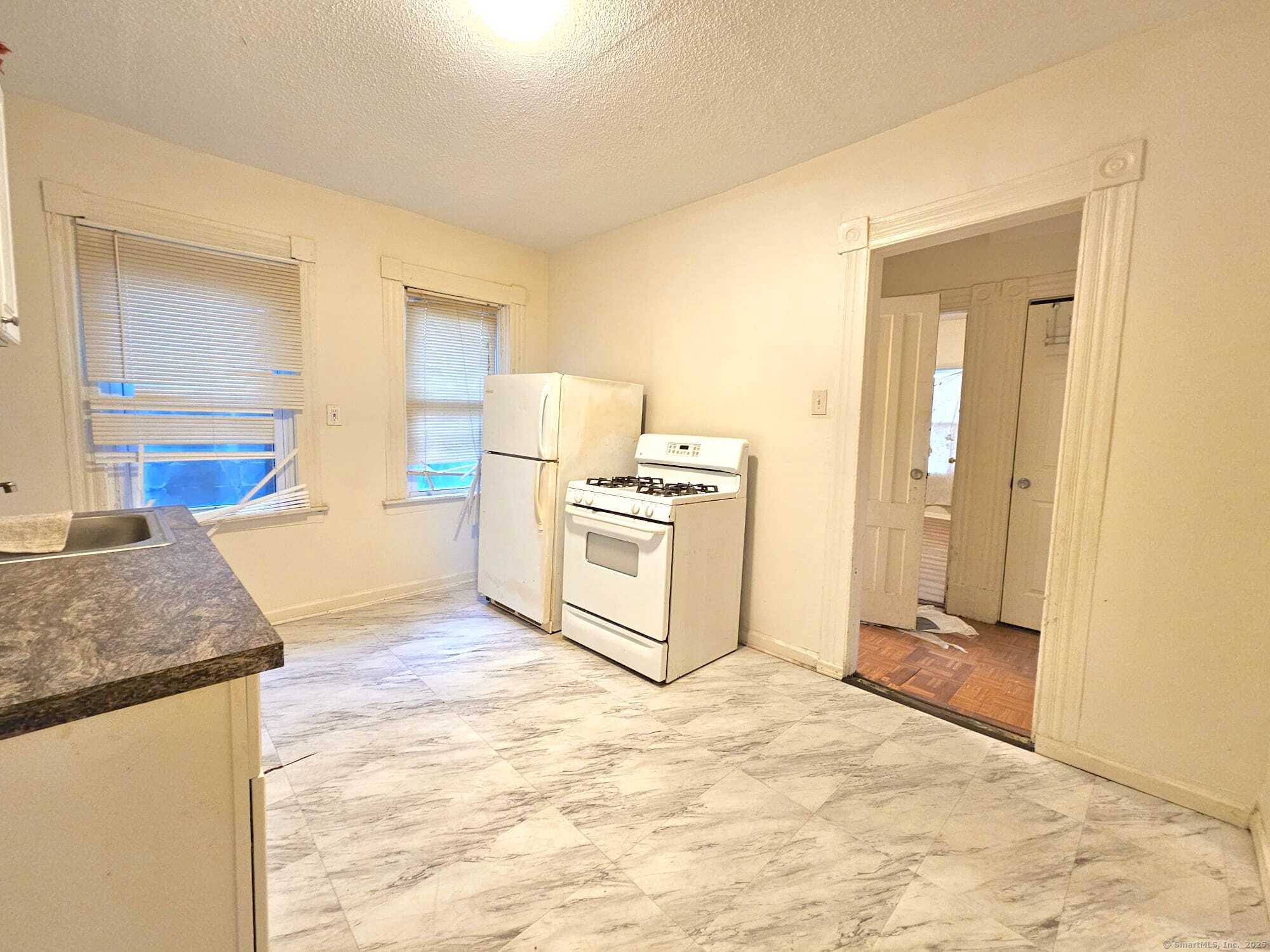 6 Frederick Court, Unit 1 Waterbury, CT 06710 - Photo 3 of 6