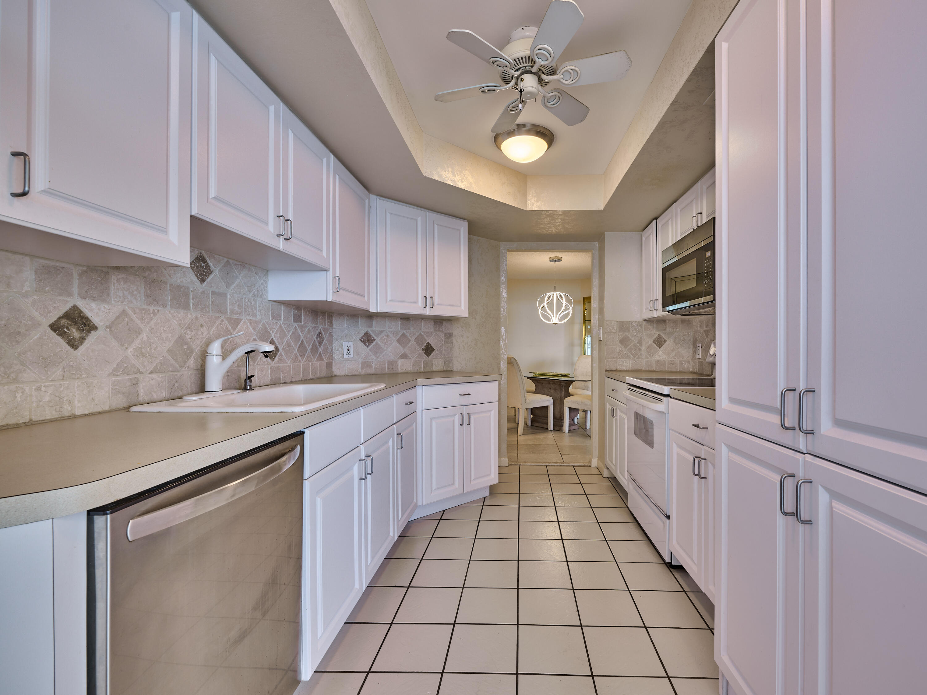 500 South Ocean Boulevard, Unit 2106 Boca Raton, FL 33432 - Photo 7 of 45 KITCHEN