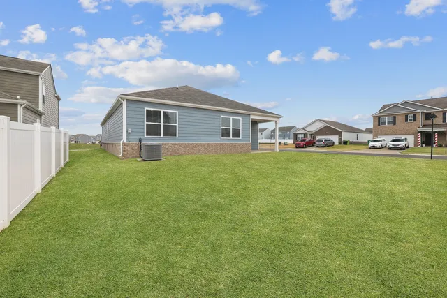 a view of a house with a yard