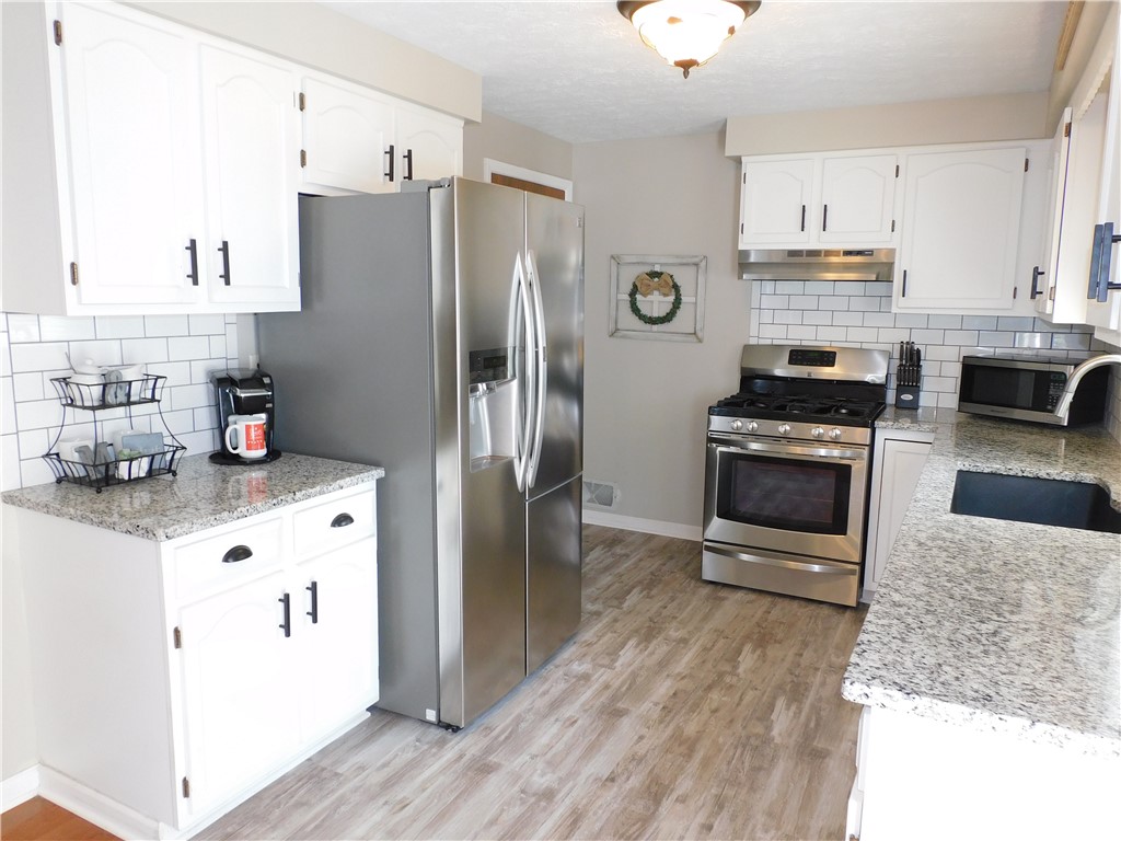 243 West Bend Drive Greece, NY 14612 - Photo 10 of 38