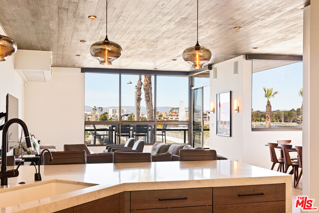 6209 Pacific Avenue, Unit 201 Playa del Rey, CA 90293 - Photo 11 of 48