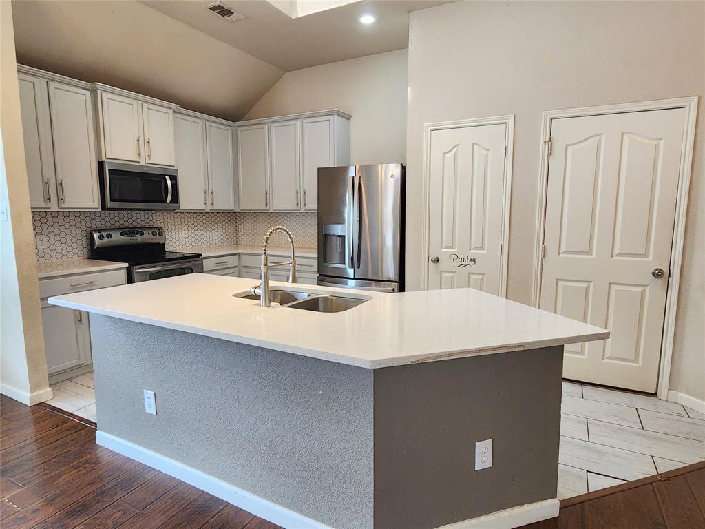 1605 Cardinal Way Aubrey, TX 76227 - Photo 6 of 22