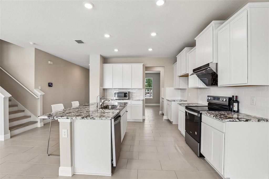 327 Mangrove Manor Drive Apollo Beach, FL 33572 - Photo 8 of 30