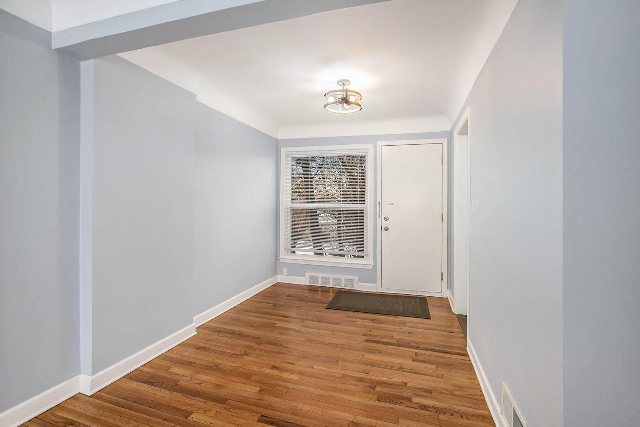 521 Snyder Avenue Ann Arbor, MI 48103 - Photo 3 of 18 Entry