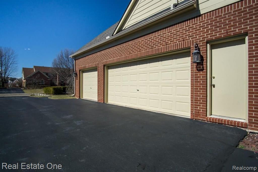 4585 Chatford Court Rochester, MI 48306 - Photo 28 of 32