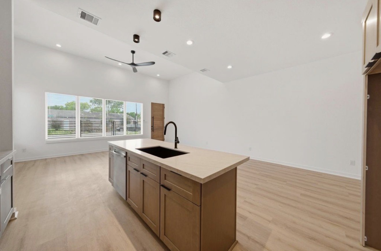 8203 Calhoun Road, Unit A Houston, TX 77033 - Photo 13 of 33 Gallery Image 13