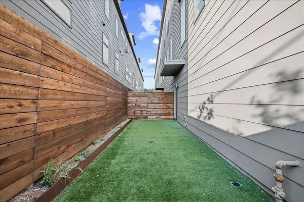 $2,950 | 1715 Bennett Avenue, Unit 105, Dallas, TX 75206