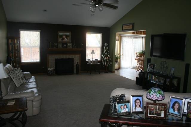 58 Rella Rae Avenue Marysville, MI 48040 - Photo 7 of 25 31090564-6.JPG