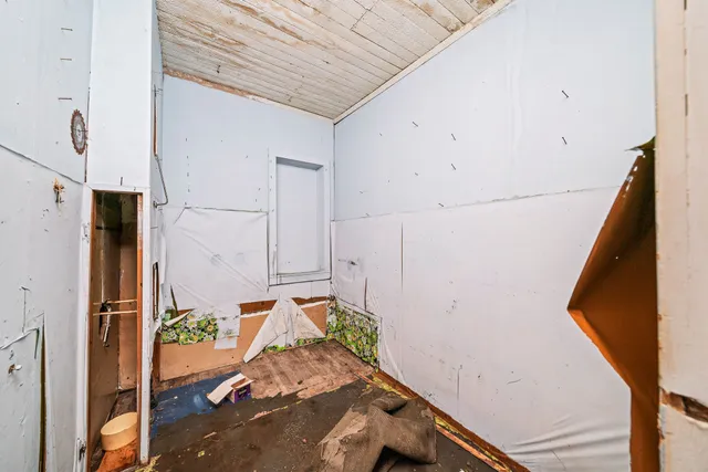 a view of a livingroom with furniture and windows