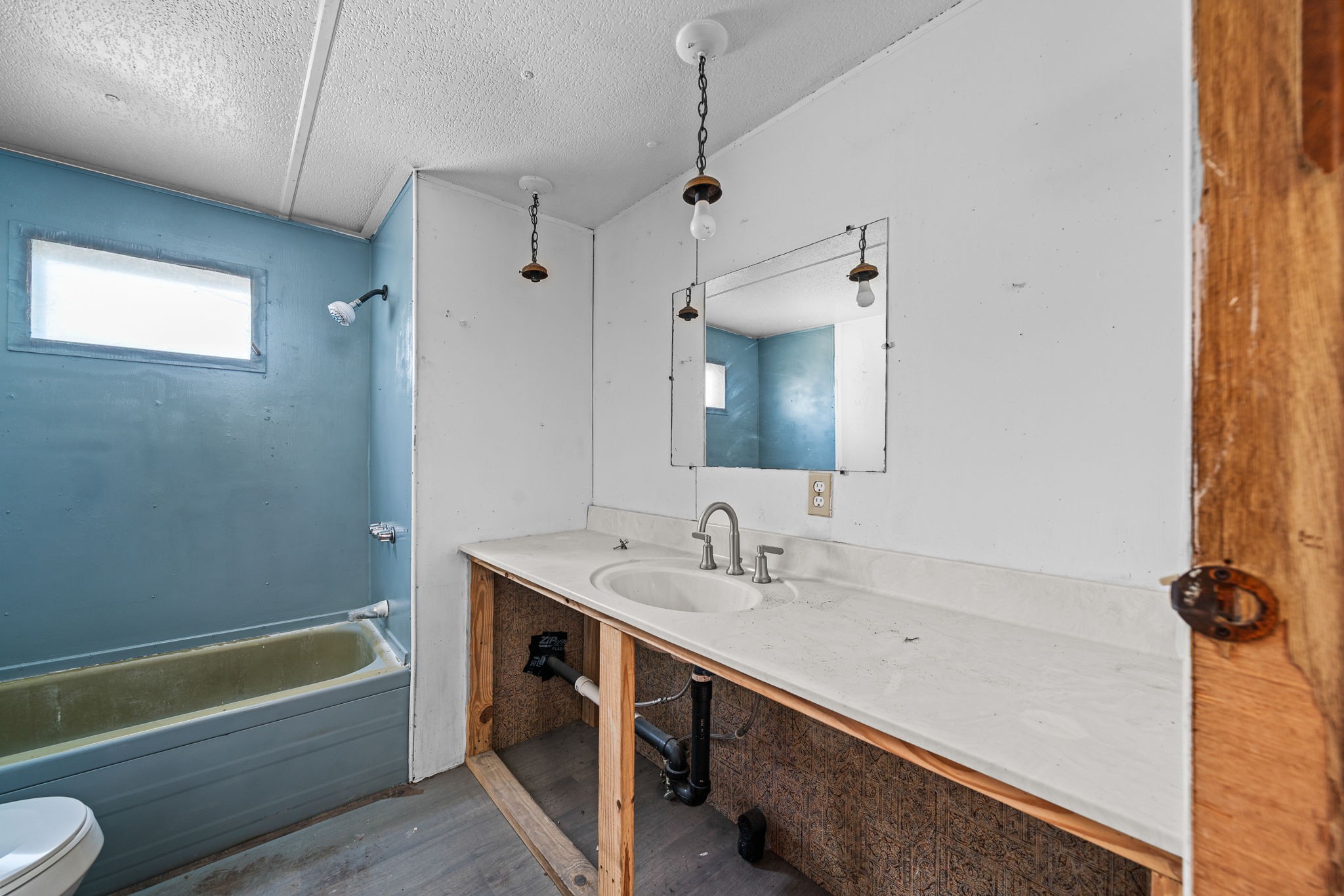 7331 Ashburn Road Baxter, TN 38544 - Photo 49 of 62 a bathroom with a tub sink and mirror