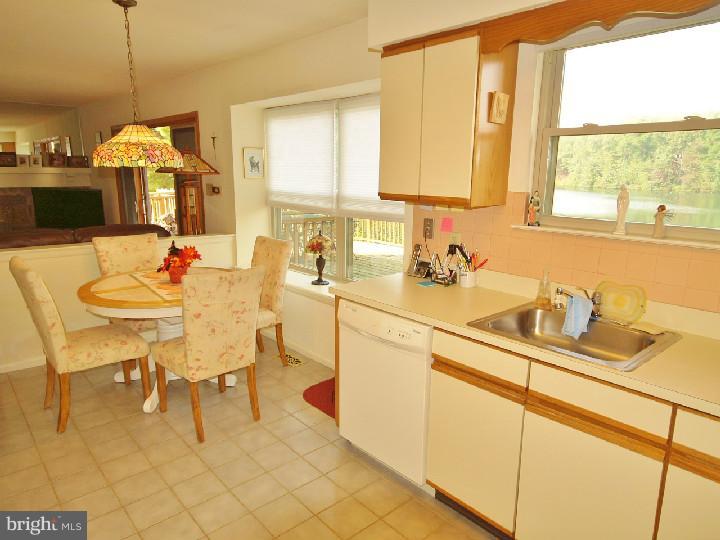 26 Wyndham Road Voorhees, NJ 08043 - Photo 14 of 25 Kitchen