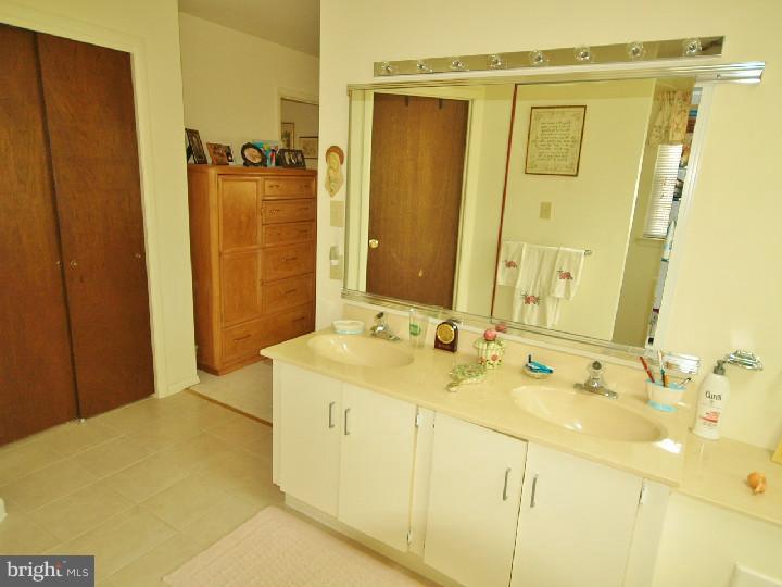 26 Wyndham Road Voorhees, NJ 08043 - Photo 20 of 25 Master Bathroom