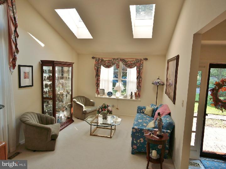 26 Wyndham Road Voorhees, NJ 08043 - Photo 6 of 25 Living Room