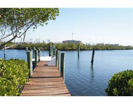 17234 Bay Street Jupiter, FL 33477 - Photo 1 of 21 Primary Photo
