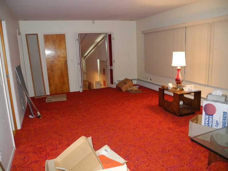 2950 Post Road Warwick, RI 02886 - Photo 3 of 12 Living Room.
