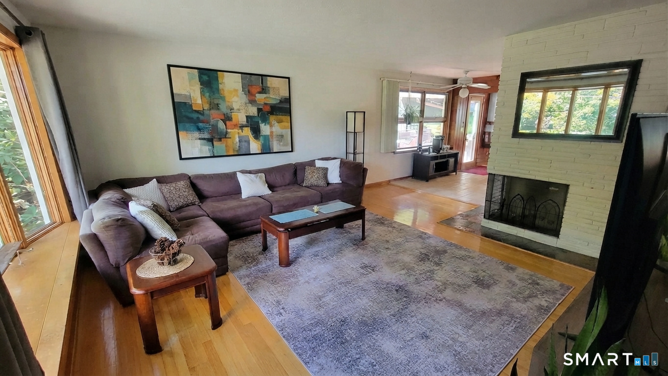 114 Murlyn Road Hamden, CT 06518 - Photo 4 of 31 Gallery Image 4