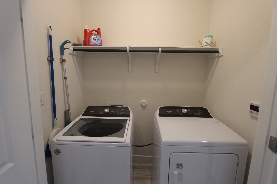 131 Furlong Drive Georgetown, TX 78626 - Photo 19 of 36 Washer and dryer included