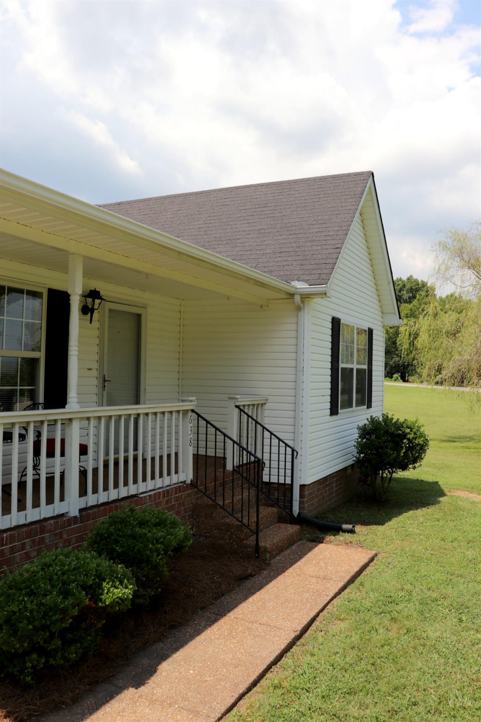 638 Bates Road Lebanon, TN 37087 - Photo 3 of 23 a view of a house with backyard and sitting area
