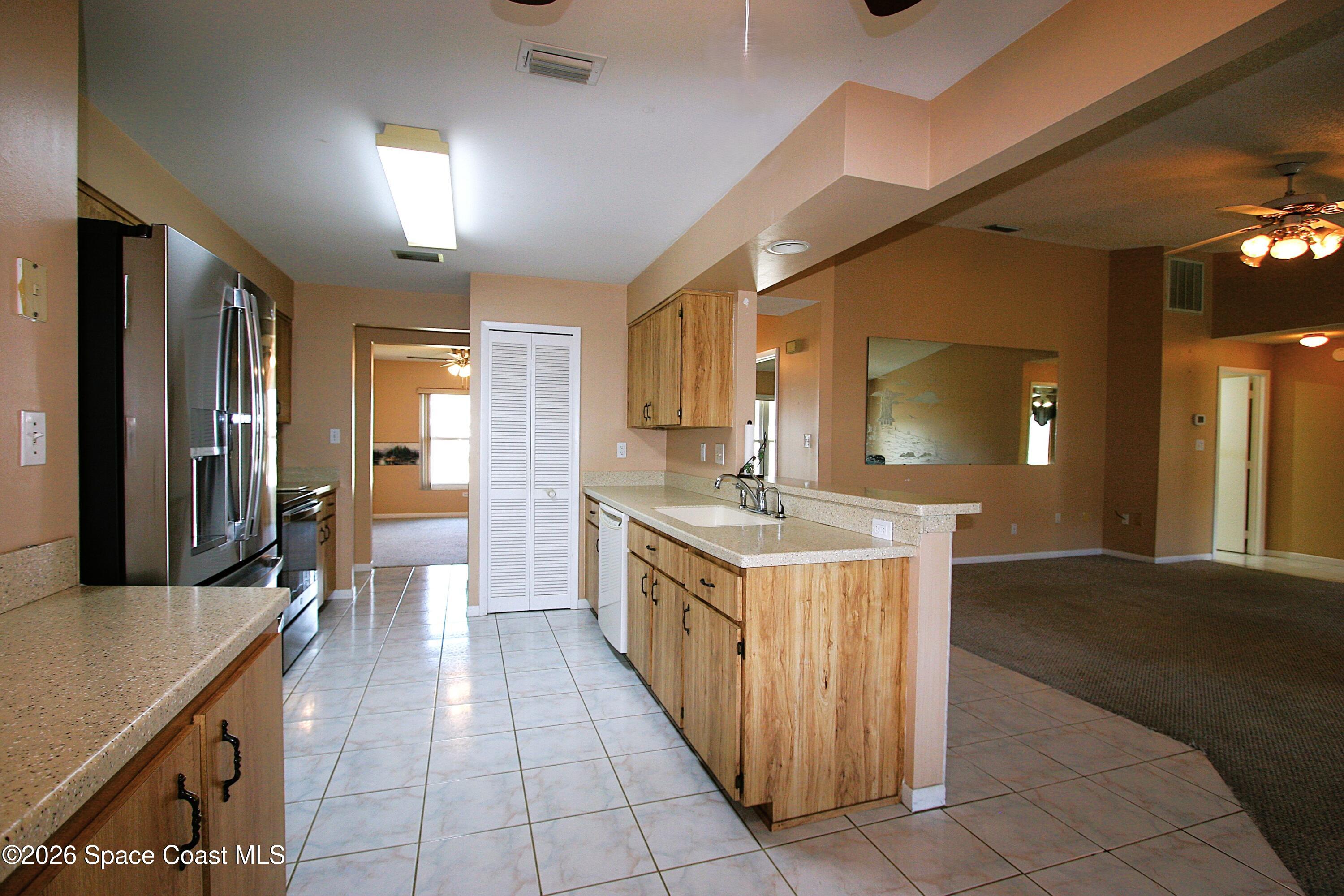 819 Gardener Road Rockledge, FL 32955 - Photo 3 of 33 819 Gardener kitchen