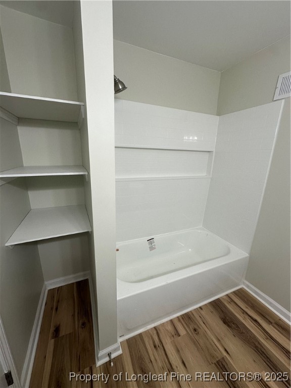 411 Lafayette Street Clinton, NC 28328 - Photo 2 of 24 a bathroom with a bathtub